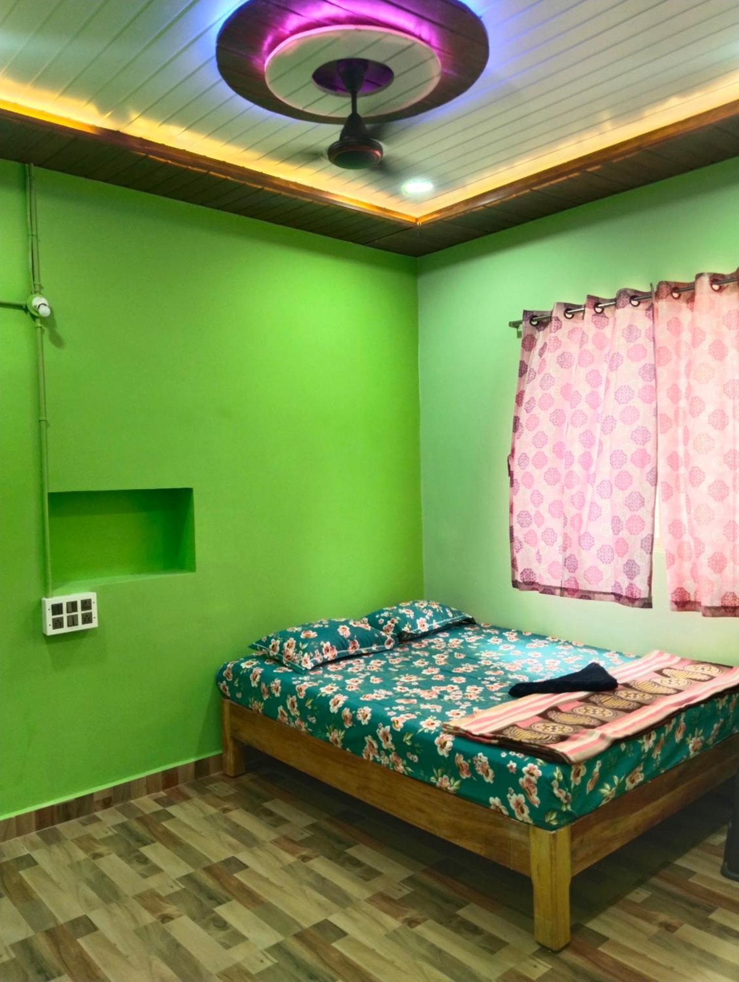 Funky Monkey Home Stay Хампи Экстерьер фото