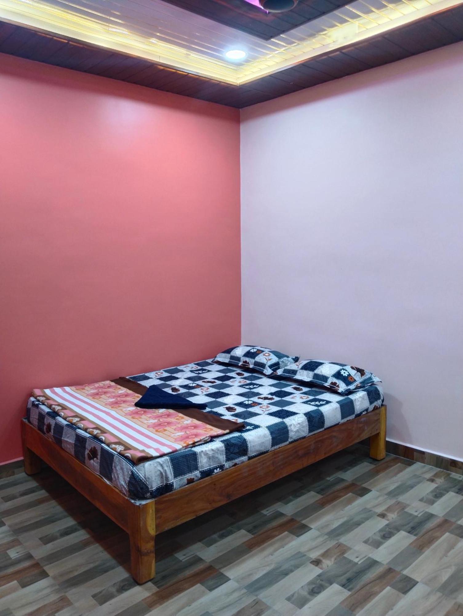 Funky Monkey Home Stay Хампи Экстерьер фото