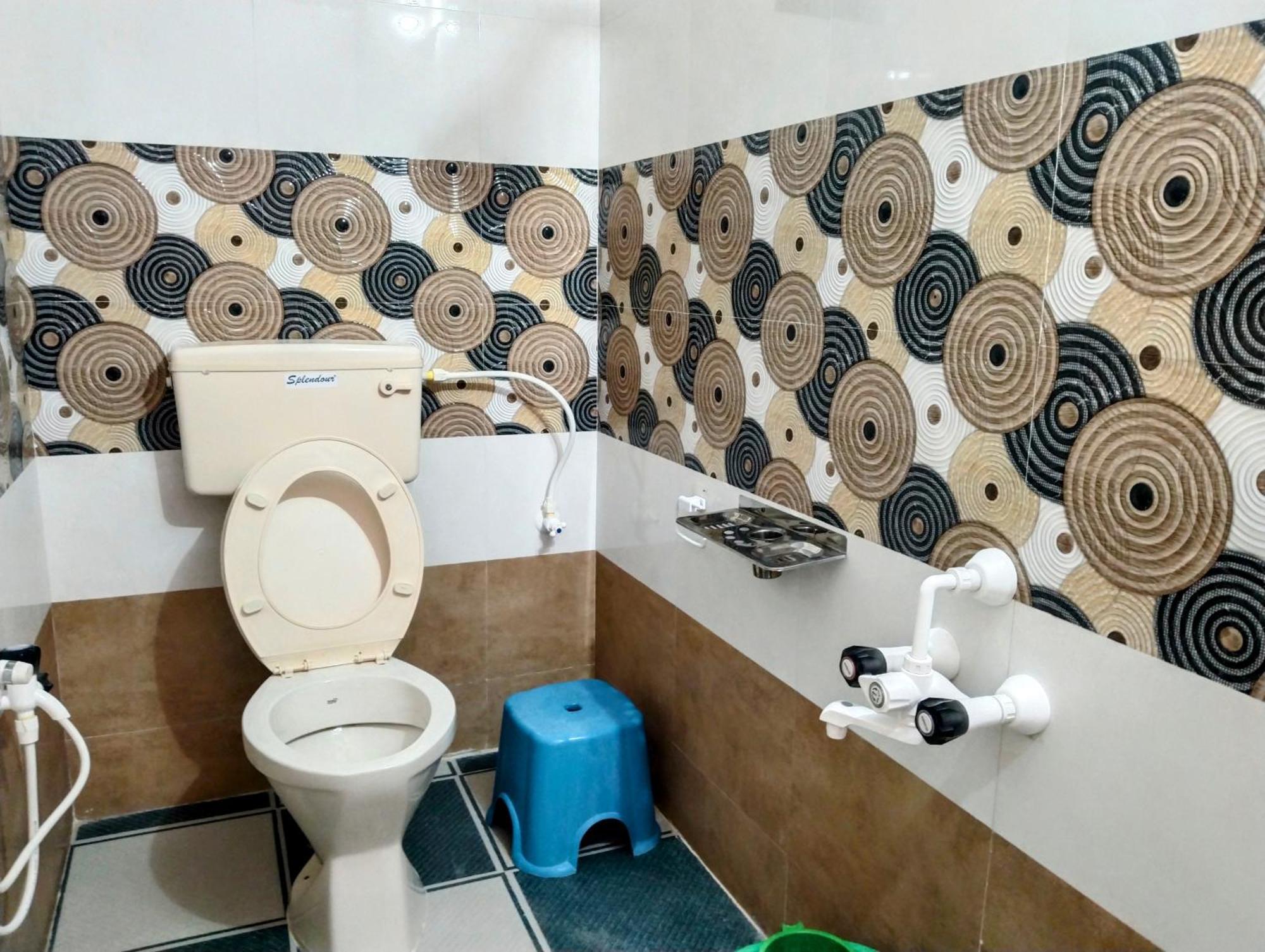 Funky Monkey Home Stay Хампи Экстерьер фото