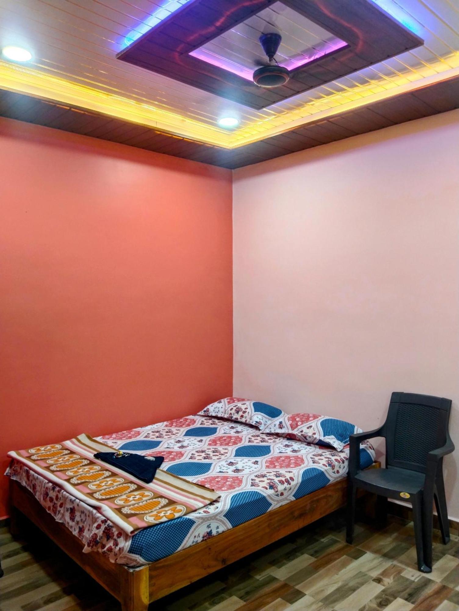 Funky Monkey Home Stay Хампи Экстерьер фото
