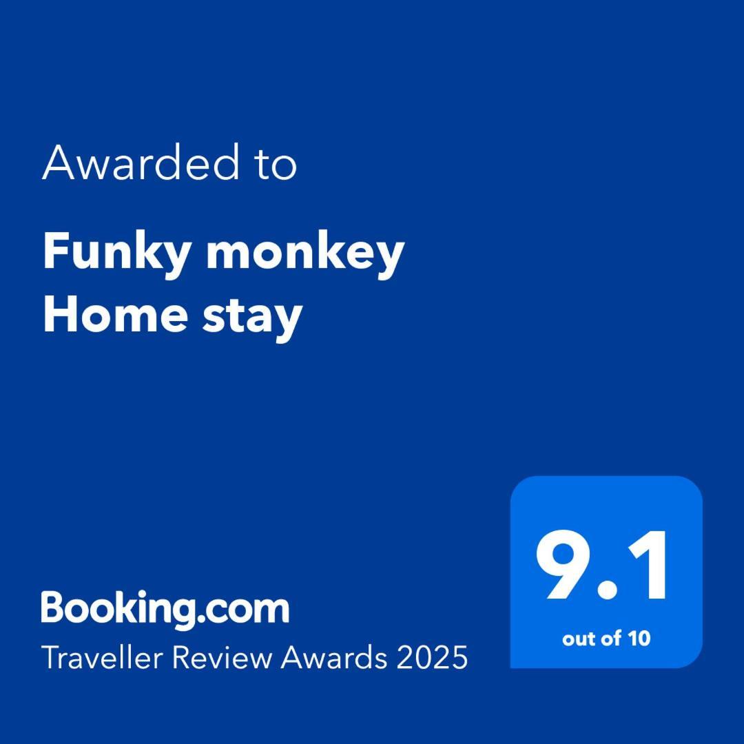 Funky Monkey Home Stay Хампи Экстерьер фото